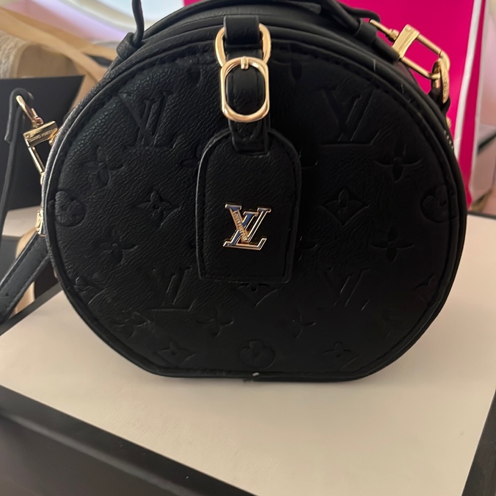 Black round lv